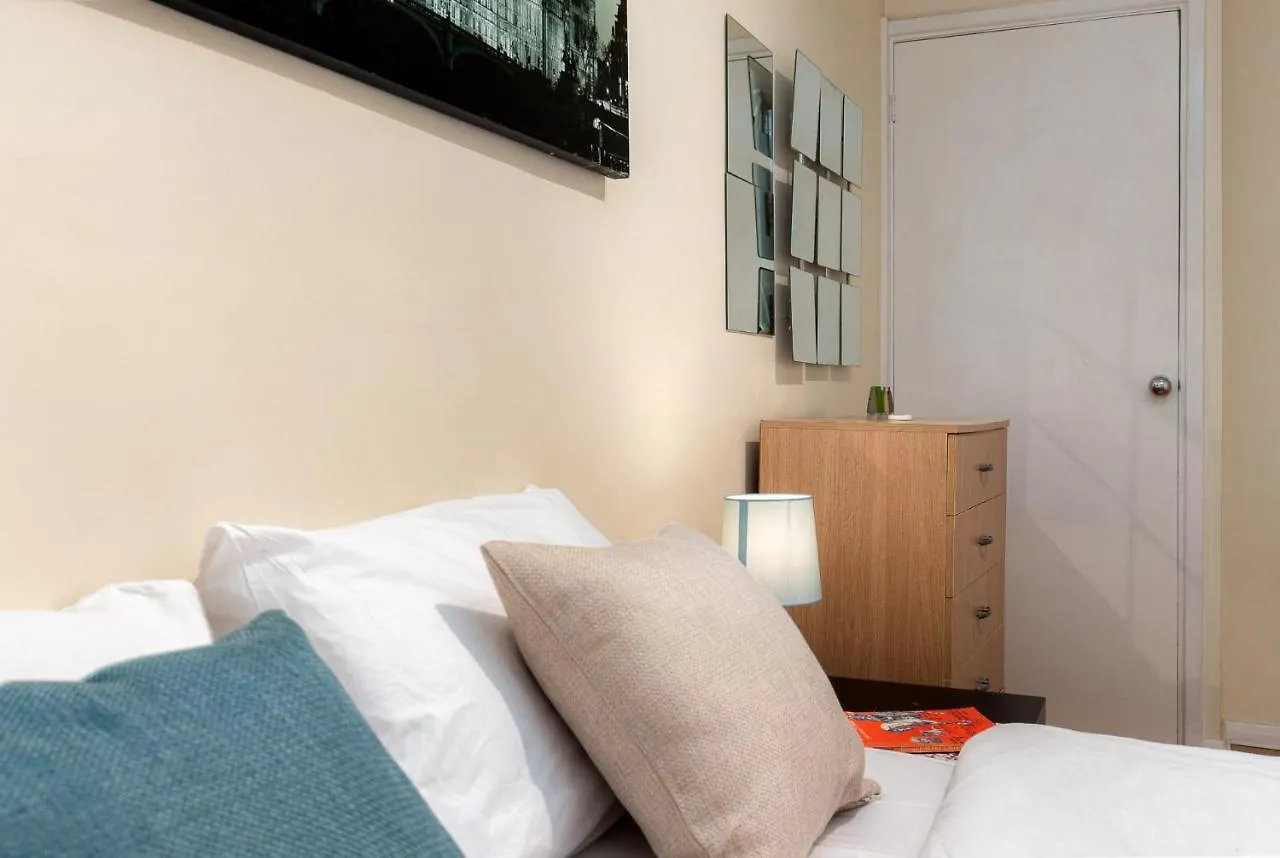 Homestay Queensland House Apartment London