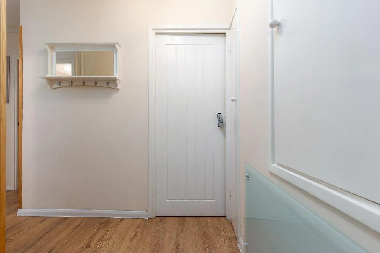 Queensland House Apartment London 0*,
